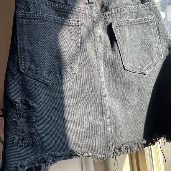Distressed Black denim mini skirt - Picture 14 of 16